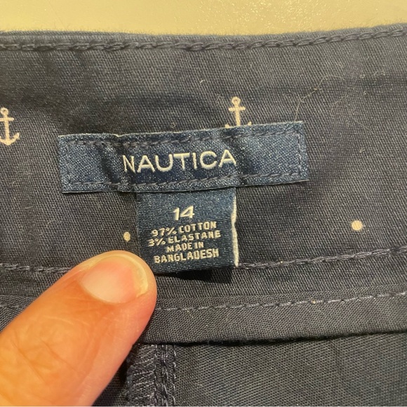 Nautica Navy Seas with White Anchors Design Shorts Size 14 5” inseam 2 Pockets - Picture 4 of 9